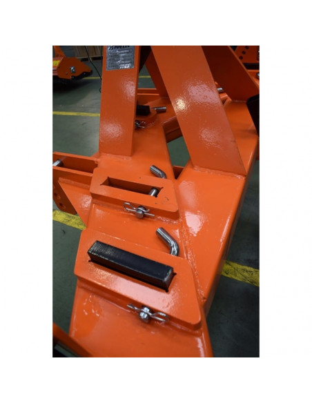 Subsolador en V 3 brazos modelo 3 hileras con rulo